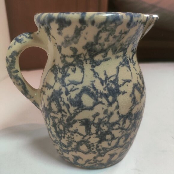 Robinson Rasbottom, Roseville Ohio 1 pint creamer in blue sponge. Vintage Marked - Picture 3 of 5